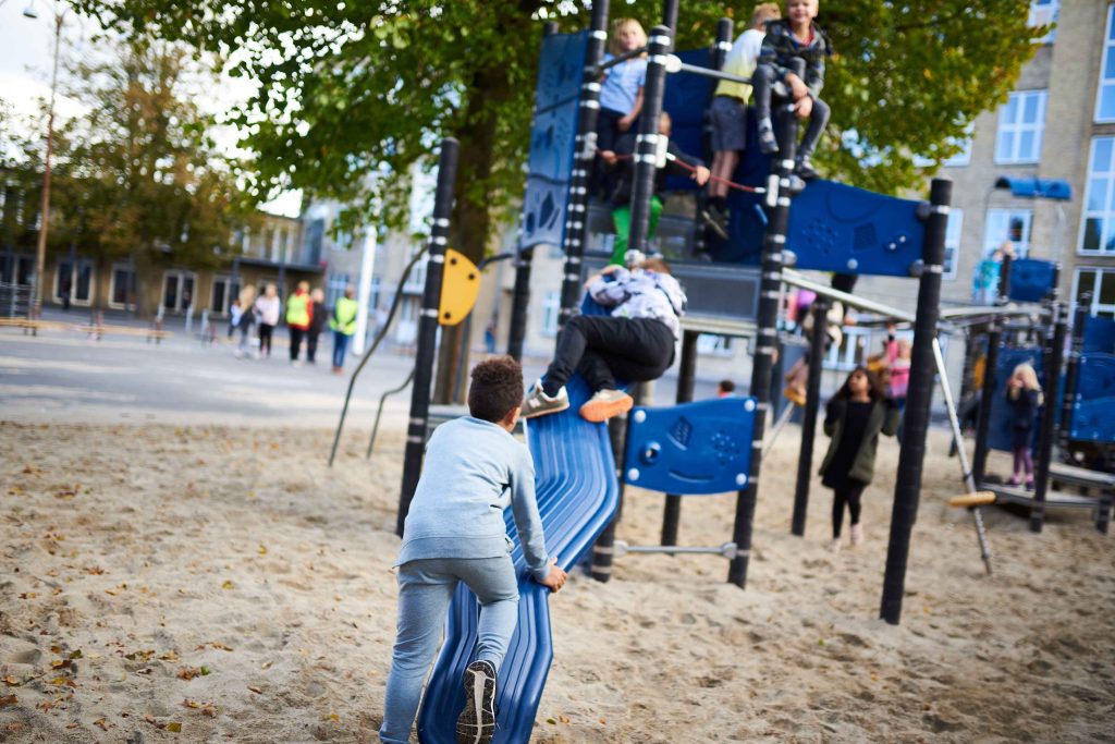 Lek i skolegården